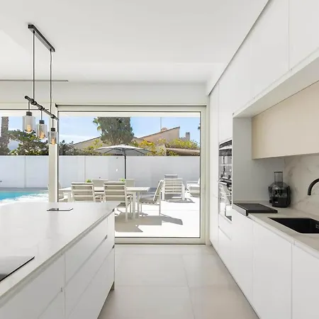 Villa Private Just Steps From The